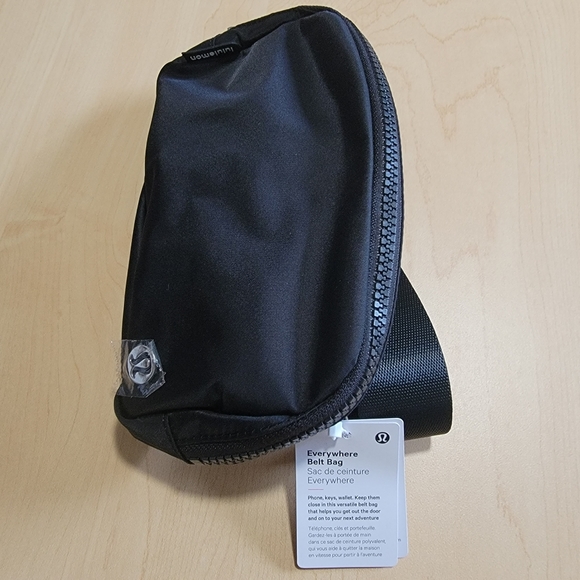 Lululemon | Everywhere Belt Bag - Black - Picture 9 of 9